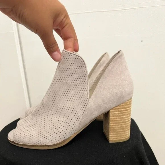 NWOT Cole Hann Shiloh Ankle Booties - Picture 7 of 7